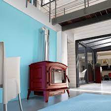 Купить Печь-камин Invicta Bradford красная эмаль в интерьере чугунная в Новополоцке в Новополоцке