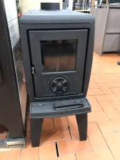 Печь-камин чугунный FireWay Zeige в интерьере Амазонка бай фото в Новополоцке