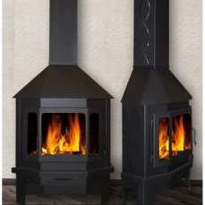 Стальной недорогой камин Бавария Мюнхен с большим стеклом фото в интерьере в Новополоцке