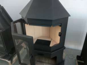 Стальной камин Бавария Мюнхен со стеклом угловой чёрный (без перемычки) фото купить в Новополоцке