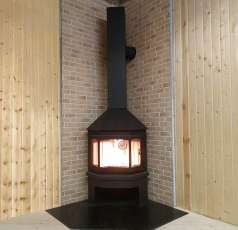 Стальной камин Бавария Мюнхен угловой чёрный (без перемычки) фото в интерьере в Новополоцке