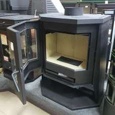 Стальной камин с шамотом Бавария панорама призма с плитой в интерьере фото в Новополоцке