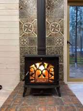 Печь-камин чугунный FireWay Demetra в интерьере Амазонка бай фото в Новополоцке