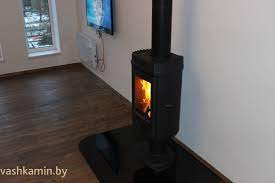 Печь-камин чугунный Invicta Mesnil в интерьере Амазонка бай фото в Новополоцке