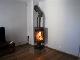 Печь-камин чугунный Invicta Alios в интерьере Амазонка бай фото в Новополоцке