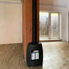 Печь-камин чугунный Invicta La Borne 2 в интерьере Амазонка бай фото в Новополоцке