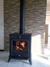 Печь-камин чугунный Invicta Altea в интерьере Амазонка бай фото в Новополоцке