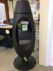 Печь-камин чугунный Invicta Ove в интерьере Амазонка бай фото в Новополоцке